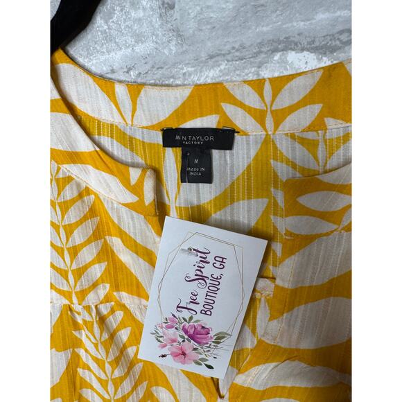 MEDIUM - ANN TAYLOR BLOUSE - Picture 5 of 5